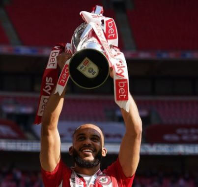 Bryan Mbeumo with the trophy.